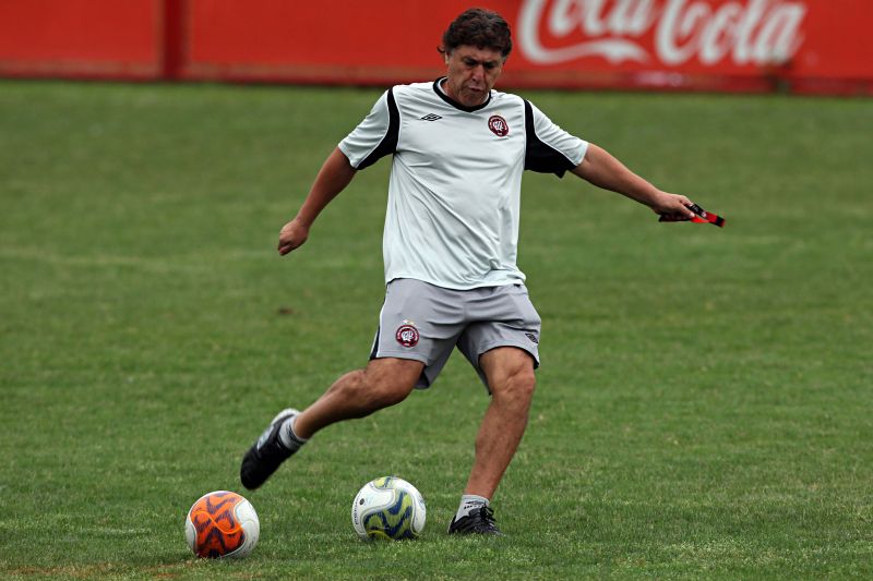 Carrasco quer Atlético ofensivo para seguir na liderança do Estadual | Walter Alves / Gazeta do Povo