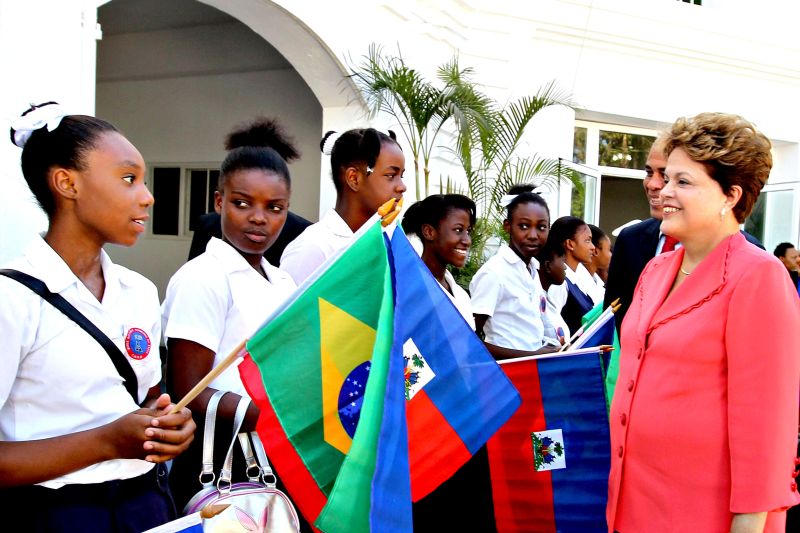 Dilma Rousseff foi recebida com festa no Haiti: a presidente falou sobre os vistos para haitianos viverem no Brasil | Roberto Stuckeert Fiho/Presidência