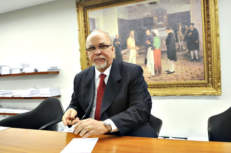Negromonte, em frente a quadro de Tiradentes indo para a forca: ministro avaliou que não tinha mais condições de ficar | Wilson Dias/ABr