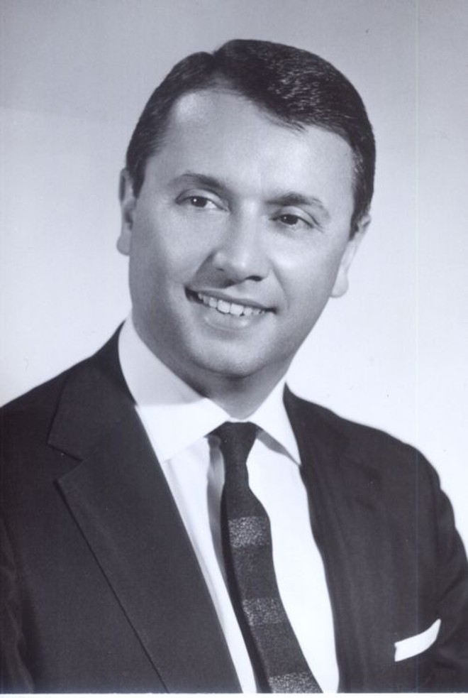 Wilson Martins em dois momentos: na década de 1950... |