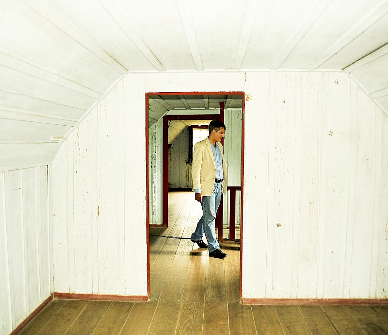 O secretário da Infraestrutura e Logística, José Richa Filho, deu uma pausa na agenda que cumpria no Centro Sul do Estado para uma parada especial no início da semana: visitou a casa que sua avó materna Ayme habitou e onde sua mãe Arlete nasceu. A construção de madeira tem 100 anos e fica no início da estrada que liga Irati a São Mateus do Sul | Ivan Bueno