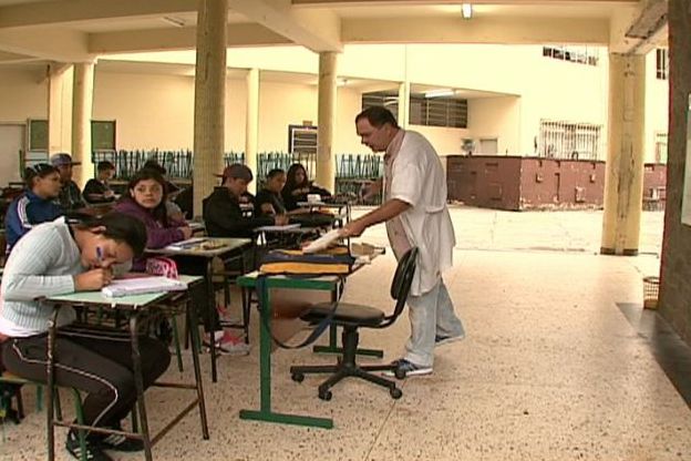 Segundo a diretora do Colégio, os professores estão sendo "heróicos" | Reprodução/RPCTV