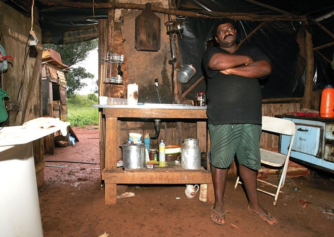 Com vocação para agricultura, João Botinha vive há 10 anos no acampamento Emiliano Zapata, em Ponta Grossa, à espera do assentamento |