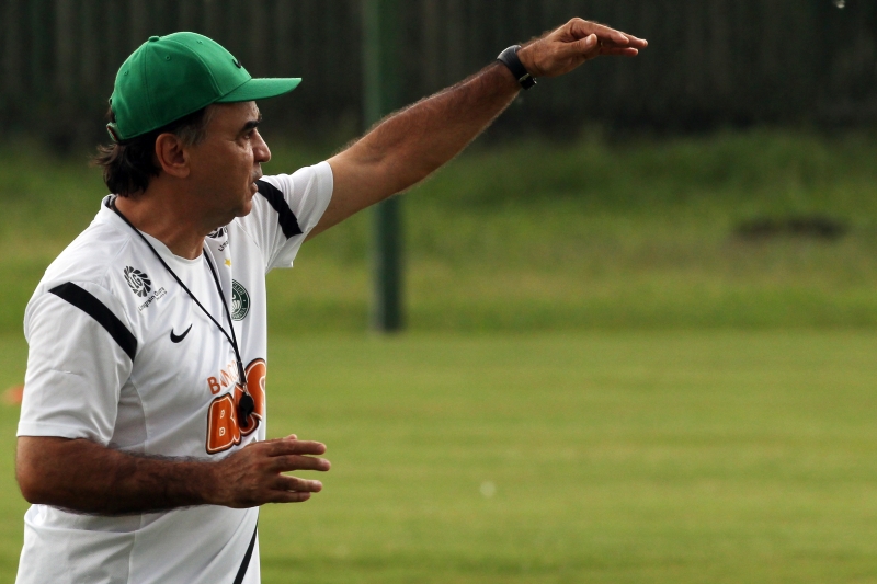 Marcelo Oliveira pede coração ao Coxa no Atletiba | Walter Alves / Gazeta do Povo