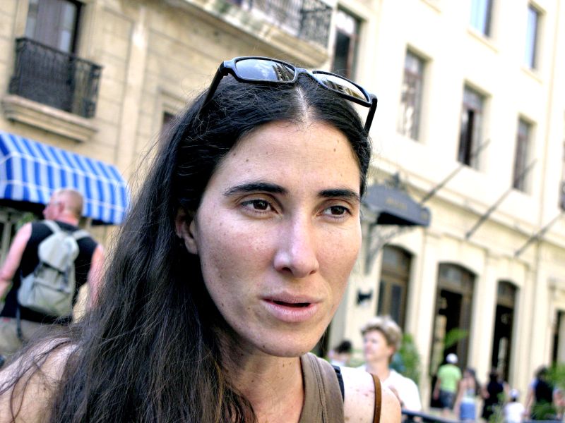 A blogueira Yoani Sánchez, crítica do governo castrista, teve negada permissão para sair do país pela 19ª vez | Adalberto Roque/AFP