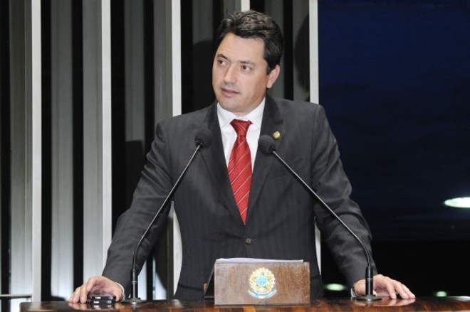 Sergio Souza, senador (PMDB-PR) |