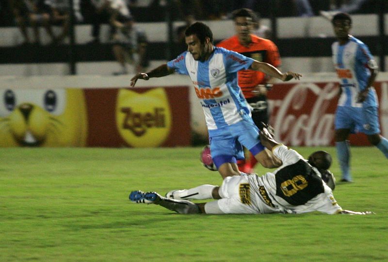 Com duas vitórias seguidas, Londrina esboça reação no Estadual | Josue Teixeira / Agencia de Noticias Gazeta do Povo