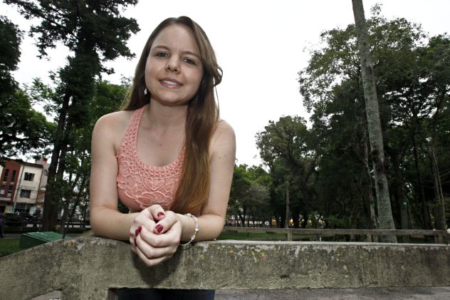 A fisioterapeuta Giovana Cristina Cavalli, 22 anos, comemora o fato de ter uma rotina com horários flexíveis | Priscila Forone/Gazeta do Povo