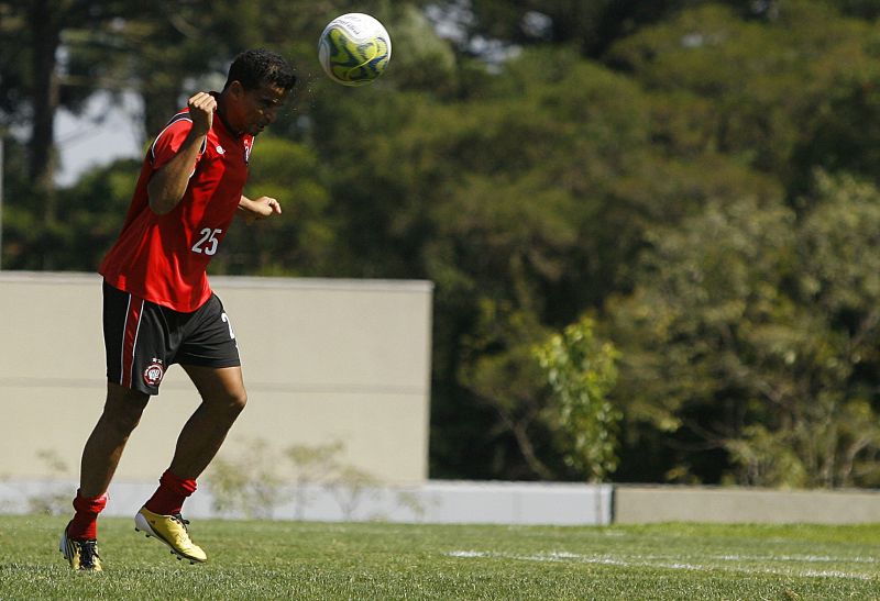 Bruno Mineiro, artilheiro do Atlético, fará um trio ofensivom com Marcelo e Ricardinho contra o Roma Apucarana | Jonathan Campos/ Gazeta do Povo