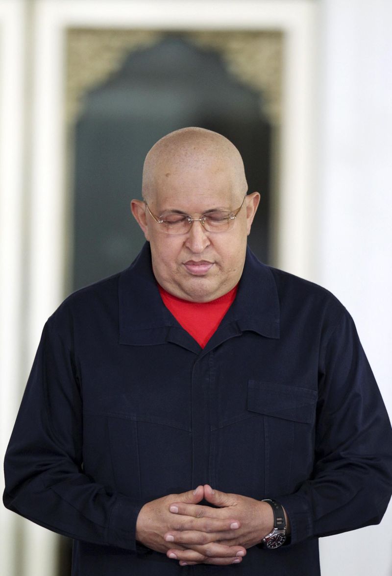 O presidente Hugo Chávez em agosto de 2011, logo após passar por sessões de quimioterapia | Jorge Silva/Reuters