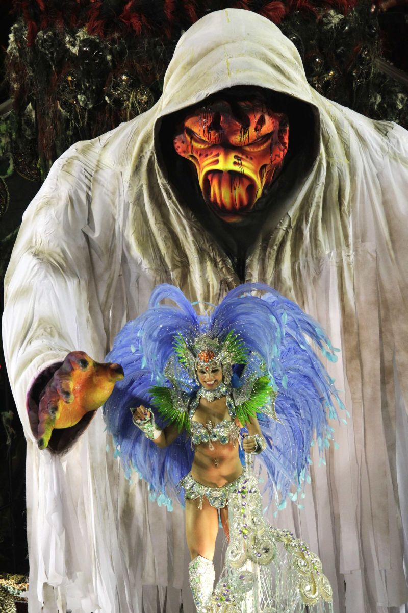 A Beija-Flor impressionou pelas surpresas e pelos carros luxuosos | Ricardo Moraes/Reuters