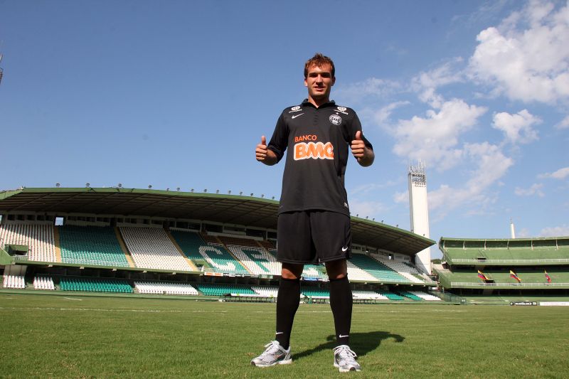 Camisa 3 do Coritiba é inspirada nas décadas de 1940 e 1950 | Walter Alves / Gazeta do Povo