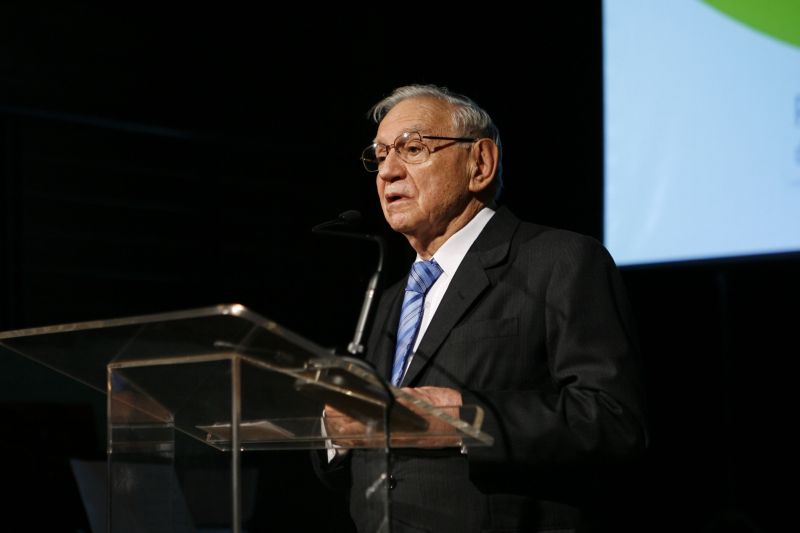 Ozires Silva, patrono do prêmio, participou da homenagem aos vencedores ontem, em Curitiba: ícone do empreendedorismo | Antônio Costa/ Gazeta do Povo