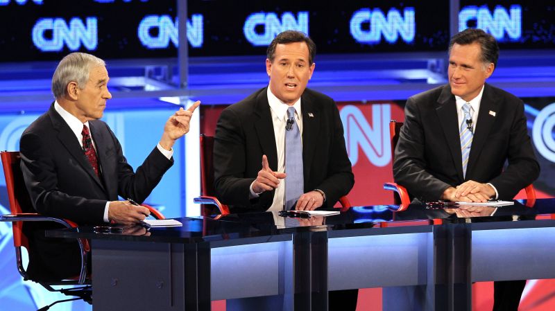 Pré-candidatos republicanos Ron Paul, Rick Santorum e Mitt Romney participam de debate promovido pela CNN no Arizona | Justin Sullivan/Getty Images/AFP