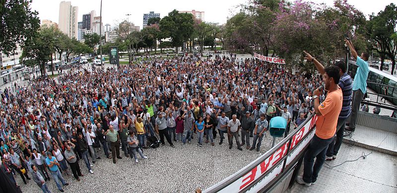 Em assembleia, motoristas e cobradores rejeitaram proposta de reajuste e decidiram manter a greve | Daniel Castellano/Agência de Notícias Gazeta do Povo