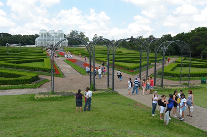 Parques de Curitiba ficaram cheios de curitibanos e turistas na segunda-feira de carnaval |