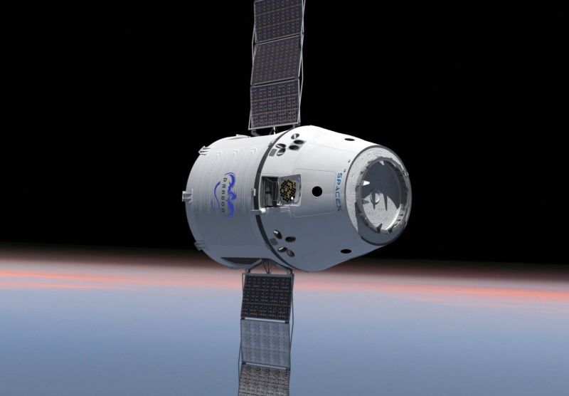 A cápsula "Dragon" realizou sua primeira viagem ao espaço em dezembro do ano passado, no qual completou com sucesso duas órbitas ao redor da Terra | AFP PHOTO/HO/SPACEX
