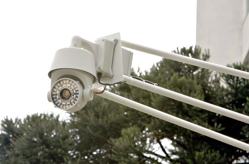 Câmeras que enviarão informações à Central já foram instaladas em algumas ruas | Hugo Harada / Gazeta do Povo