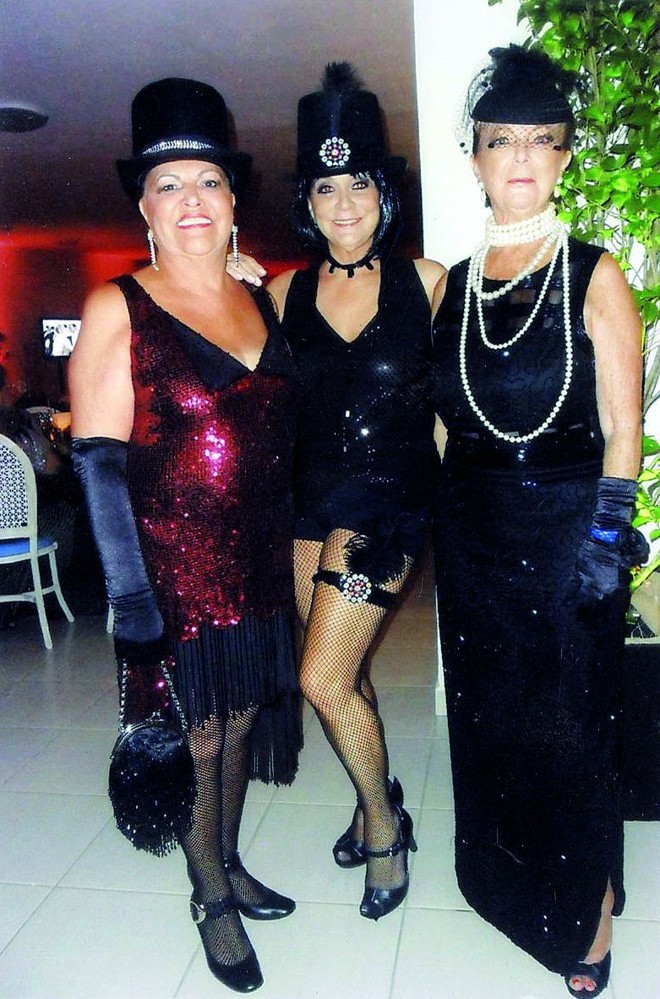 NOITE DE MULHERES- As elegantes Ilze Muradás e Margot Canet comemoraram mais uma vez seu aniversário com festa no Iate Clube de Caiobá, reunindo amigas em torno do tema