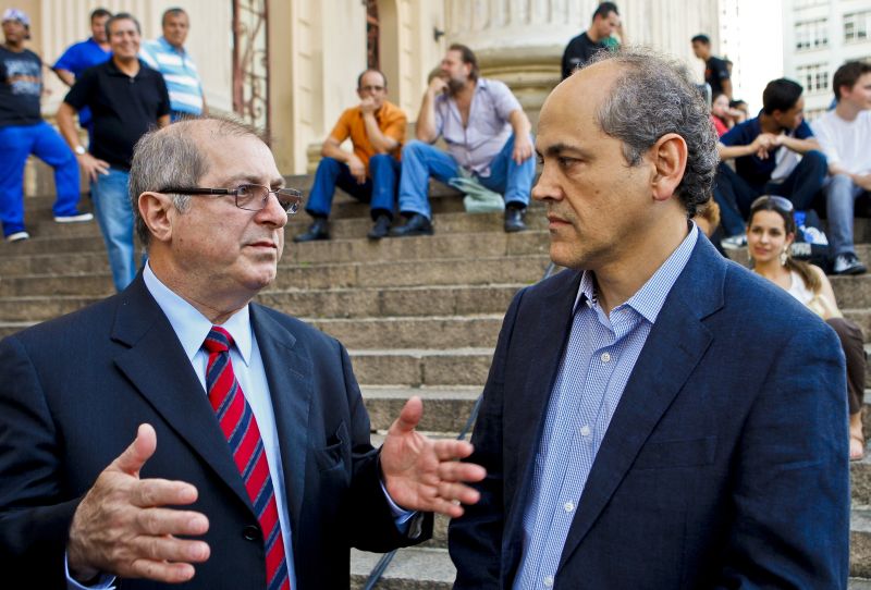 Paulo Bernardo e Gustavo Fruet: ala majoritária quer apoiar o ex-deputado federal já no primeiro turno. Mas disputa interna no PT pela coligação pode ser apertada | Antônio Costa/ Gazeta do Povo