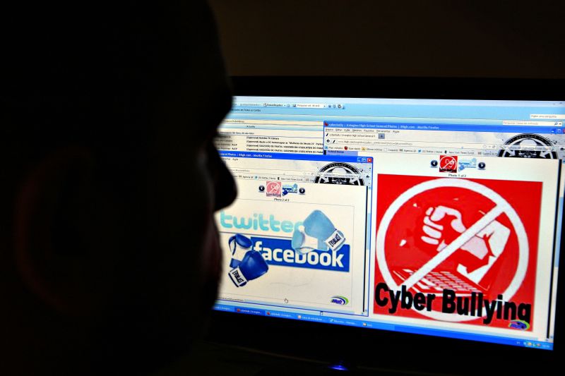 Agressoras conseguiram a senha do Orkut da adolescente e entraram na sua página pessoal, postando mensagens depreciativas e alterando a fotografia do perfil | Daniel Castellano/ Gazeta do Povo