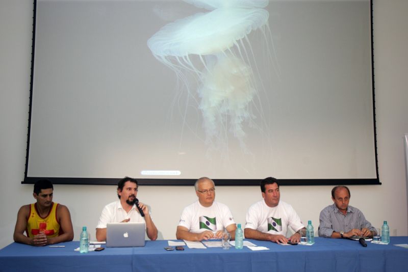 Representantes do governo se reuniram nesta quarta-feira (1) para apresentar os resultados da pesquisa sobre o alto incidente de águas-vivas no Litroal | Henry Milléo / Agência de Notícias Gazeta do Povo