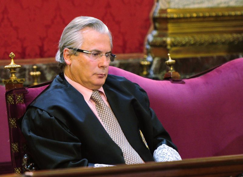 Imagem de arquivo mostra juiz espanhol Baltasar Garzón em seu primeiro dia de julgamento | AFP PHOTO / JAVIER SORIANO