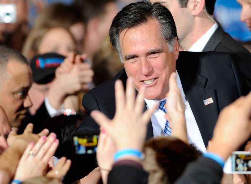 Romney cumprimenta correligionários após vitória nas primárias de Nevada: mais um passo dado rumo à candidatura republicana à presidência dos EUA | Ethan Miller/Getty Images/AFP