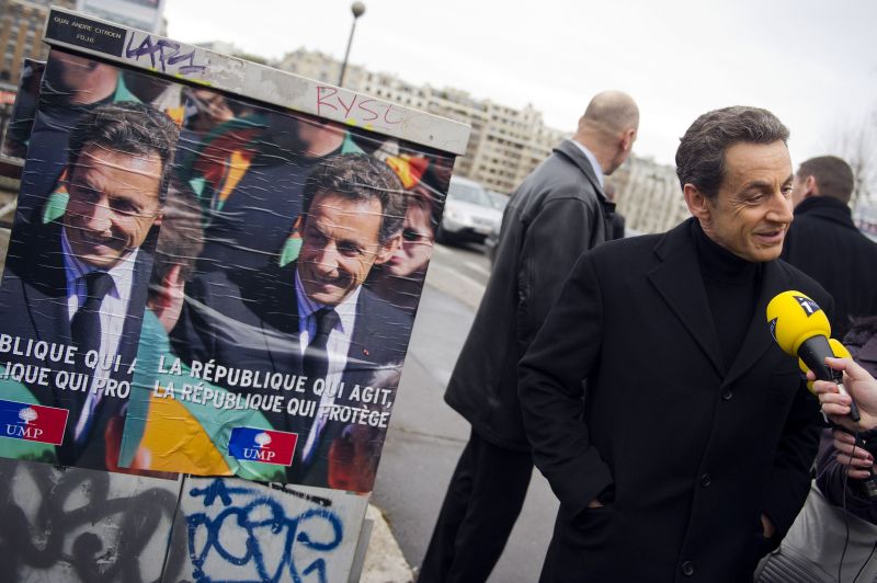 Sarkozy dá entrevista nas proximidades de seu comitê de campanha | AFP