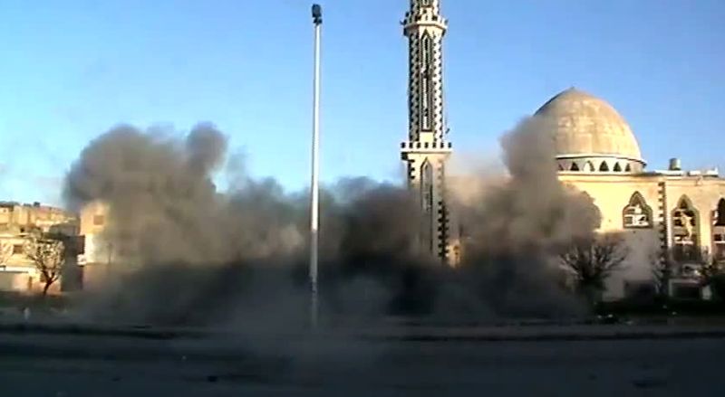 Imagem de vídeo de bombardeios a uma mesquita em Homs | AFP PHOTO/YOUTUBE
