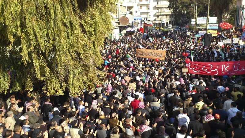 Manifestantes protestam contra o governo de Bashar al-Assad: 35 teriam morrido nesta sexta-feira na Síria pela repressão do atual governo | Reuters/Divulgação