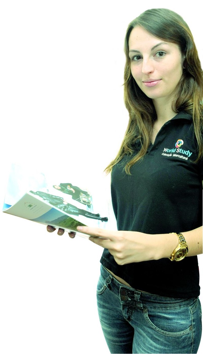 Bruna Klassman conquistou o emprego no último mês da faculdade | Aniele Nascimento/ Gazeta do Povo