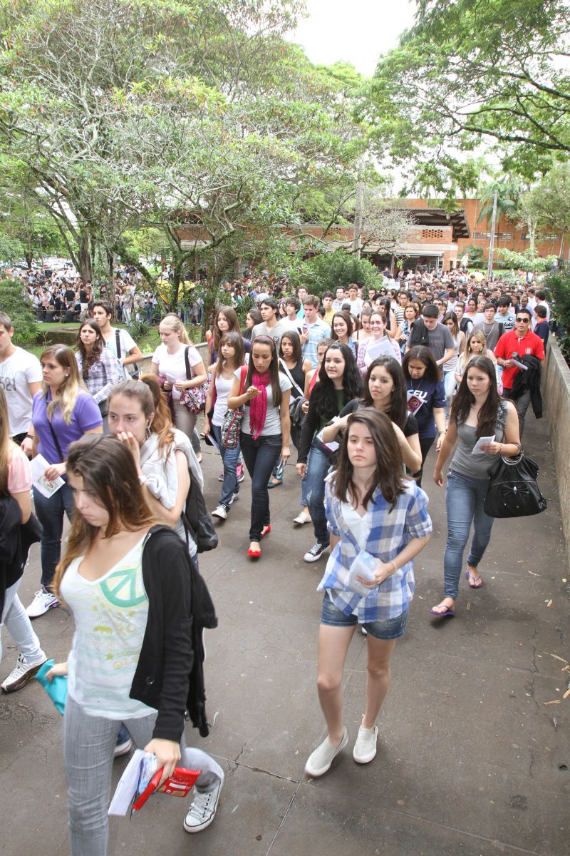Quase 70 mil pessoas estudam nos cursos de graduação ofertados por sete universidades estaduais do Paraná | Gilberto Abelha/Jornal de Londrina