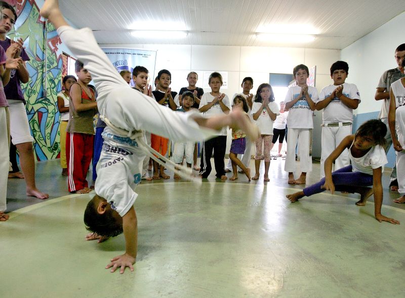 Projeto em Ponta Grossa, mantido com doações da comunidade, atende cerca de 50 crianças e jovens da Vila Ouro Verde | Josué Teixeira / Gazeta do Povo