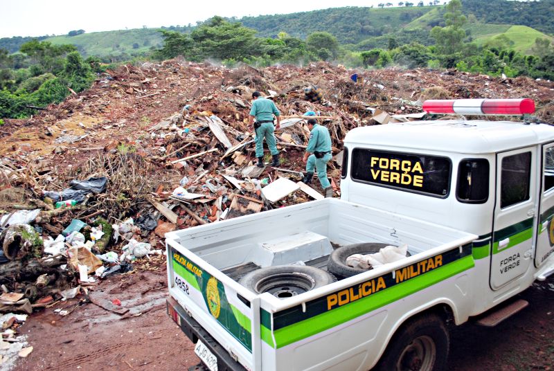 Agentes da Força Verde fazem fiscalização de rotina no Norte Pioneiro: IAP deixou de pagar as diárias dos policiais em serviço. Dinheiro subsidiava despesas com alimentação e combustível da frota | Marco Martins