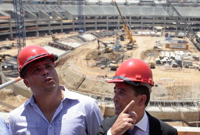 Ronaldo e Bebeto visitaram as obras do Estádio Maracaná nesta sexta-feira | Sergio Moraes / Reuters