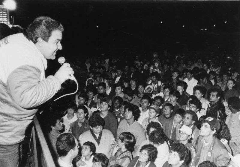 Rafael Greca durante comício na Vila Acrópole, no bairro Cajuru: campanha baseada no discurso técnico e de sustentabilidade | Fotos: Arquivo Gazeta do Povo