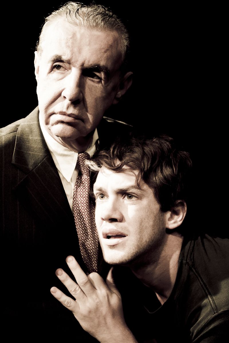 Equus é um drama psicológico clássico do teatro inglês | Chirs Seneviva/Divulgação