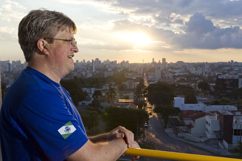 O geógrafo Ceslau Makovski, da Sanepar, sente orgulho de ver a cidade do Reservatório Cajuru | Diego Pisante/ Gazeta do Povo