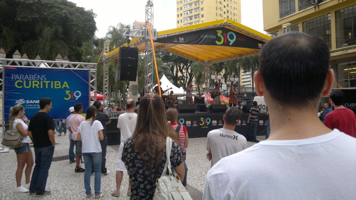 A Rua XV de Novembro, na região central, virou palco de diversas iniciativas de recreação e saúde | Diego Antonelli / Gazeta do Povo