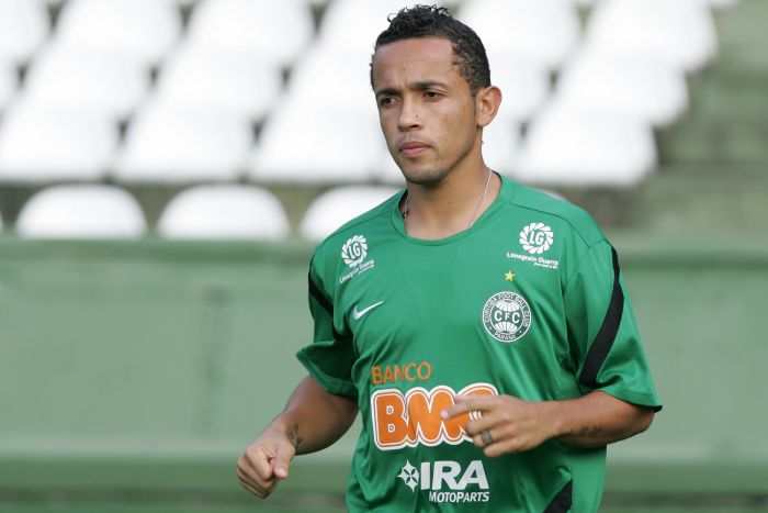 Rafinha será melhor avaliado sábado para saber se tem condições de jogar contra o Iraty | Henry Milléo / Gazeta do Povo