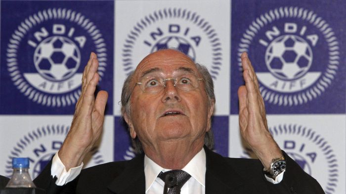 O presidente da Fifa, Joseph Blatter, enviou uma carta à presidente Dilma Rousseff solicitando uma reunião antes da visita da comitiva da Fifa | Reuters
