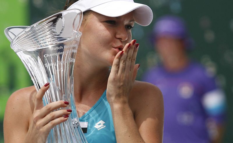 Agnieszka Radwanska com o troféu do Torneio de Miami | Reuters