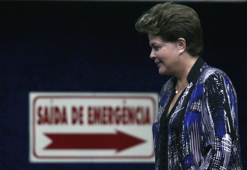 A saída que Dilma encontrar para enfrentar a crise com o Congresso poderá definir o rumo de seu governo até o fim. Por enquanto, ela dá sinais de que irá seguir no endurecimento da relação com o Legislativo, o que pode levar à constante instabilidade na votação de projetos importantes para o Planalto | Ricardo Moraes/Reuters