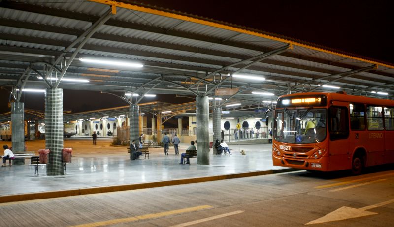 Tarifa de ônibus metropolitanos aumenta na segunda-feira e preços variam de R$ 2,50 a R$ 3,60, dependendo da linha | Antônio Costa / Agência de Notícias Gazeta do Povo