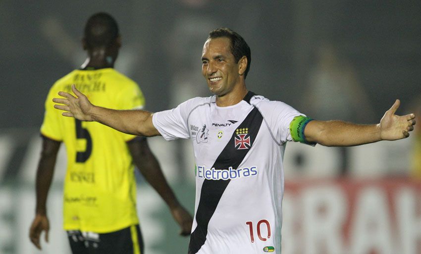 Edmundo fez o jogo de despedida pelo Vasco diante do Barcelona de Guayaquil | Marcelo Sadio / vasco.com.br
