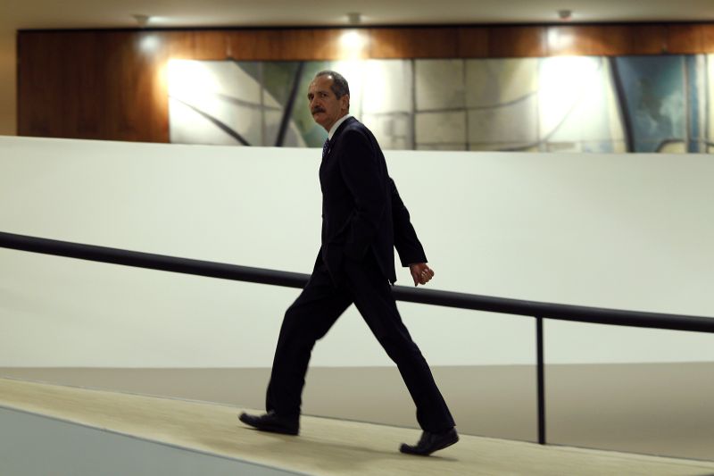 Aldo Rebelo acredita que mudança na lei federal pode resolver polêmica sobre bebida em estádio | Reuters