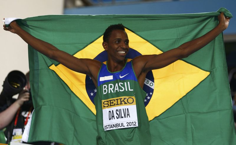 Mauro Vinícius da Silva ficou com o ouro no salto em distância no Mundial de Atletismo | Reuters