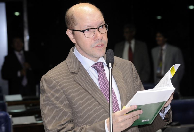 Não faço parte nem compactuo com qualquer esquema ilícito", escreveu Demóstenes no Twitter | Waldemir Barreto/Ag. Senado