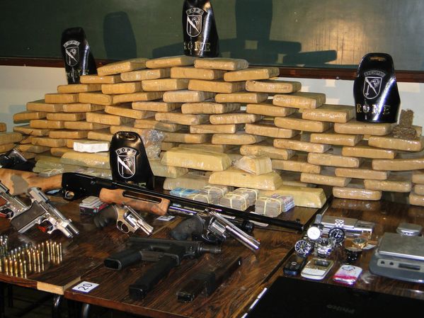 Policiais do BOPE fecharam um ponto de tráfico em Almirante Tamandaré na noite desta terça-feira (27) | Divulgação/PMPR